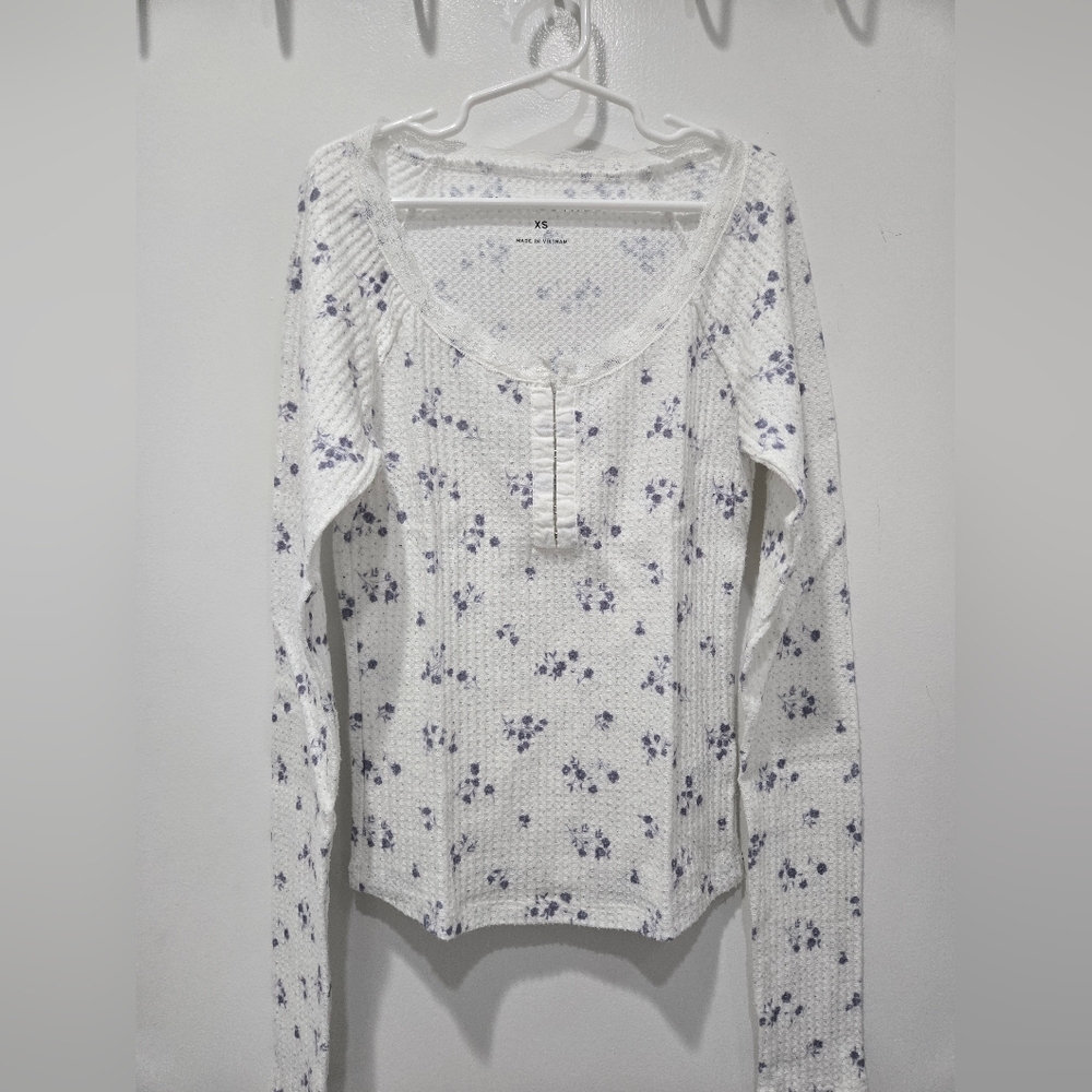 Aeropostale Floral White and Purple Women's Top